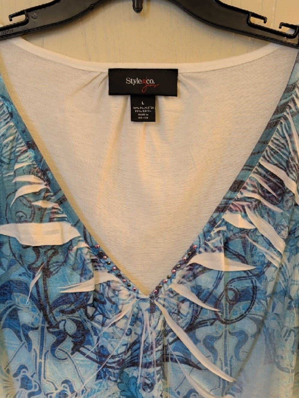 Style & Co White V-Neck Scroll Print Top Blue Purple Accents Large NWT - Picture 2 of 7
